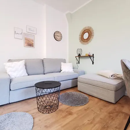 Apartment Bohnapartments Blume 77 Fur 9 Personen - 2 Balkone - Wlan - Nahe Petersberg - Domplatz Erfurt
